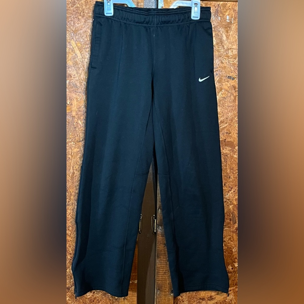 Nike women medium black sweat pants with adjustable string